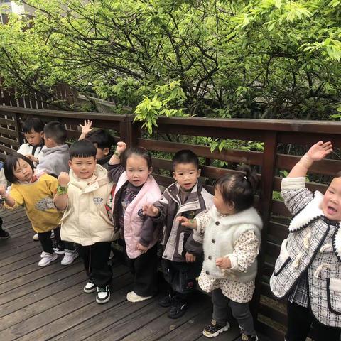 四月主题活动—《春天来了》