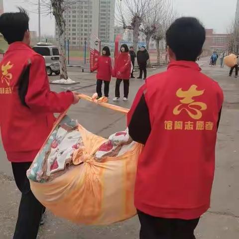 三月春风学雷锋    校园互动暖人心