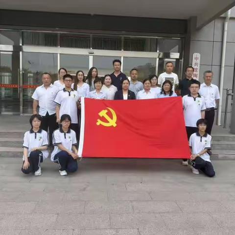 党建引领促团建，凝心聚力育新人