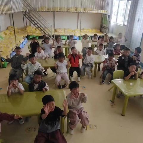 海界祖训幼儿园中二班一周生活成长日记：在探索与陪伴中快乐成长