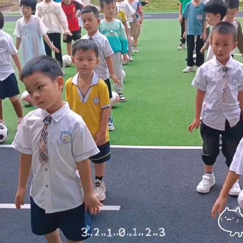 麒麟镇申博幼儿园大六班宝贝10月份成长记录册