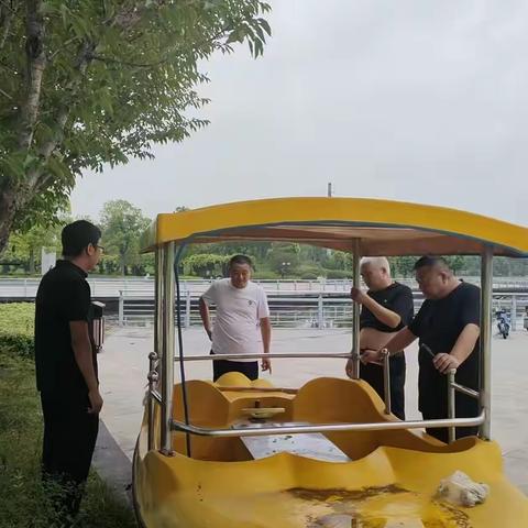 永城市沱南生态养护区喷泉广场水体青苔清除工作纪实
