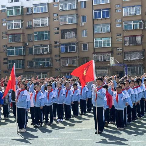 “与春风为伴  携安全同行”南台小学五（2）中队升旗仪式