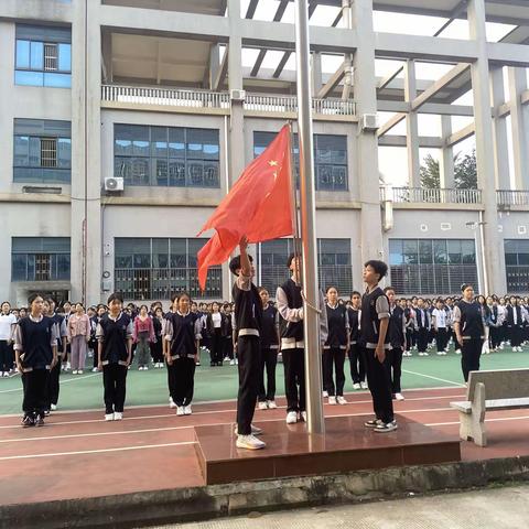 海口华健幼师职业学校，“第十三周早会”。