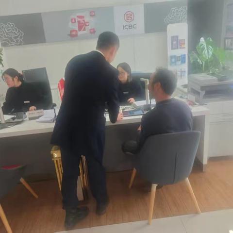 寒冬暖意：富源支行营业室的暖心服务