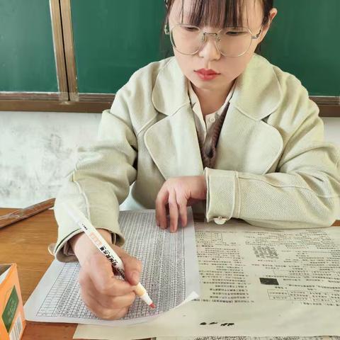 教育路上的燃灯者——榜样教师