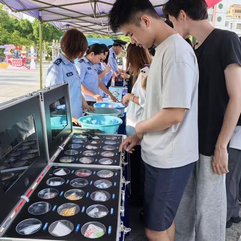 青春不“毒”行 “警”彩护成长——文昌禁毒宣讲走进校园