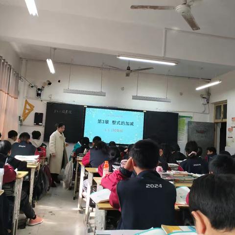 《知识的盛宴，成长的舞台——数学公开课精彩回顾》