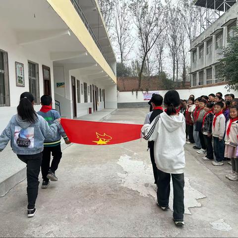 队旗飘扬，引我成长——张坞镇岳社小学新队员入队仪式