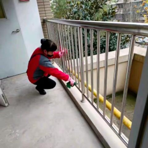 环境勤整治，家园换新颜