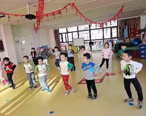 “趣味体能，快乐成长”君御华庭幼儿园中班体能