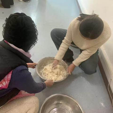 蓝格格巧解千千结之网格员隆春菊手记