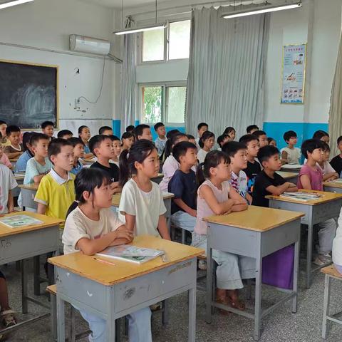 共观大阅兵，厚植爱国情——高庄学区中心小学师生共同观看阅兵仪式