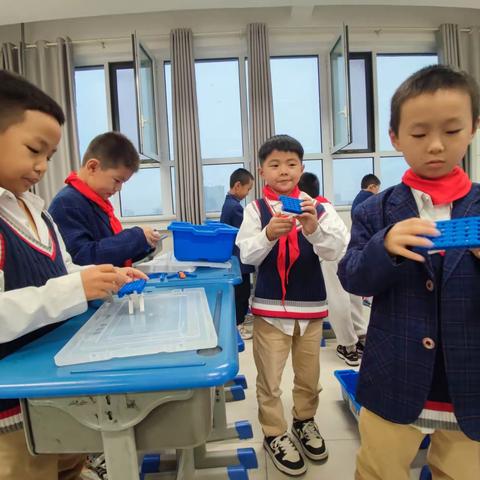 钱学森科技小学二年级乐高机器人社团