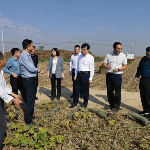 市政府党组成员、机关党组书记史耀星一行到滕寺村调研慰问工作