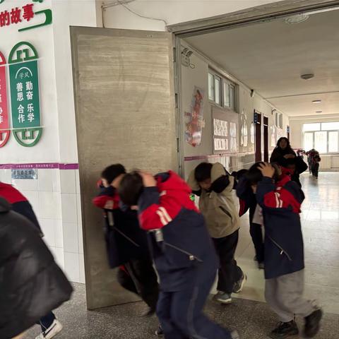 “人人讲安全，各个会应急畅通生命通道”官场中心小学安全教育月主题系列活动