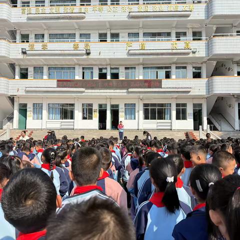 传承孝亲美德，共筑颐养桂林——永福县第一小学“敬老月”主题活动