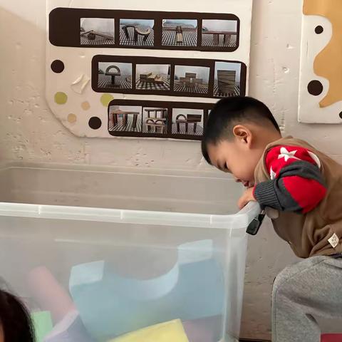 【三幼】托一班室内区域游戏案例——我和积木初相识（王文静）