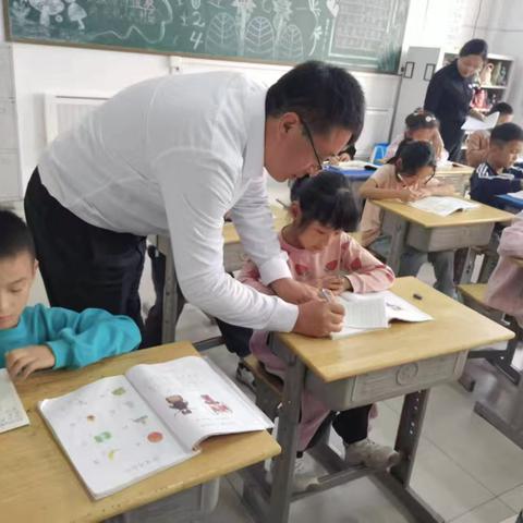 崔家庄小学“践行三项活动”之写字篇！