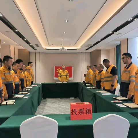 换轨二车间机械工队党支部接收预备党员党员大会