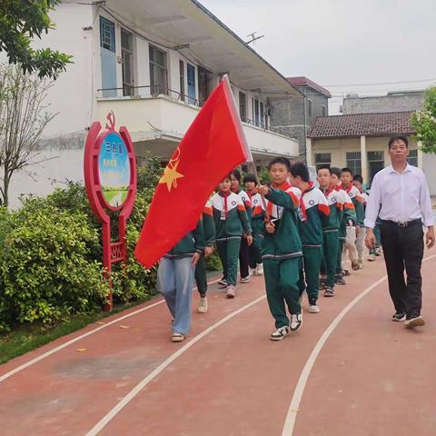 【红领浔州 铸魂育人】传承红色基因，清明祭英烈           ——桂平市蒙圩镇新德小学红色教育课堂实践活动