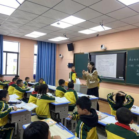 “语”竞芳华绽大美课堂 “文”润芙蓉展学子风姿 ——洞口县芙蓉学校语文优秀课展示活动