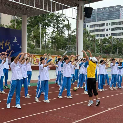 排球正面双手传球课：高二学子在协作中解锁 “球场纽带” 技能