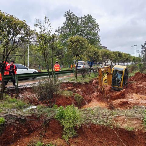 东乡分中心：紧急抢修保障道路畅通