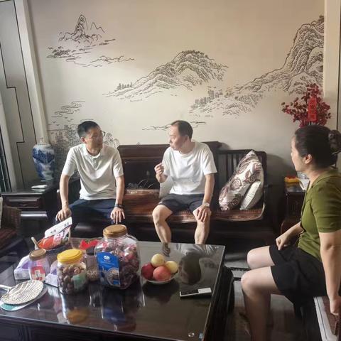 东乡公路分中心开展离退休干部高温走访慰问暨送学上门活动