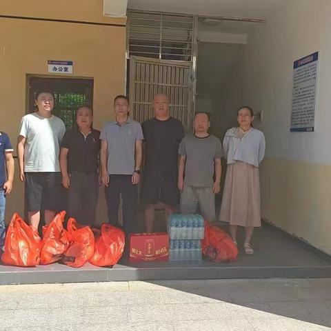 东乡公路分中心开展“夏日送清凉”活动 为公路养护一线职工送关怀