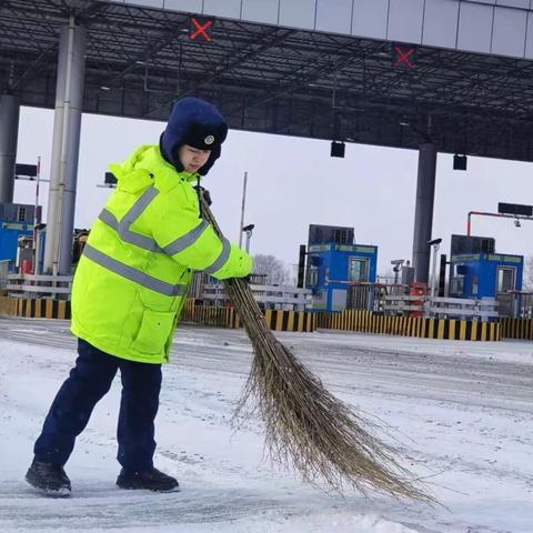 冬雪是景，除雪是情