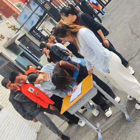 家校携手 共育英才——扶余市第二小学“走进校园，共伴成长”教育教学开放活动三年四班活动纪实