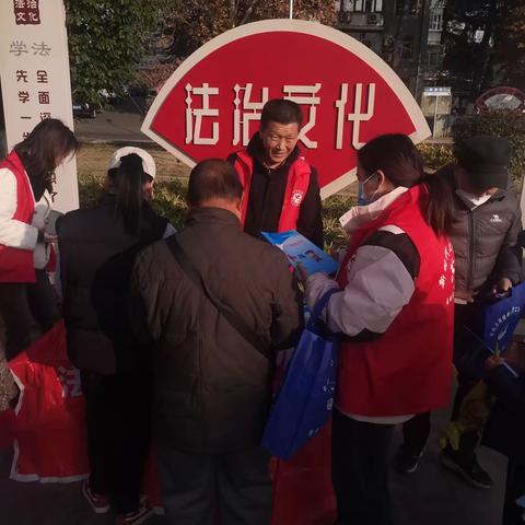 【党建引领创五星】——寺坡街道奋飞社区联合寺坡街道司法所、寺坡街道综治办开展“党建+法宣”《民法典》宣传活动