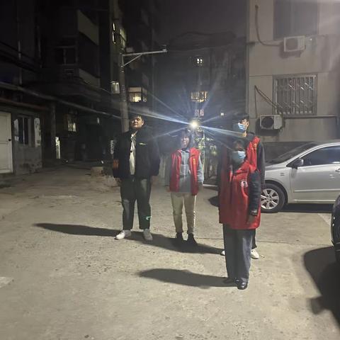 【党建引领创五星】——寺坡街道奋飞社区持续开展“夜间治安巡逻”志愿服务活动