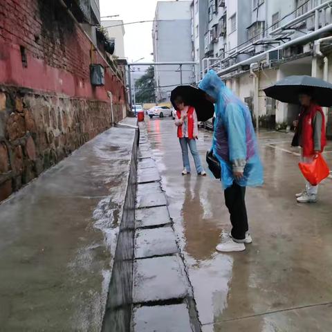 【党建引领创五星】——寺坡街道奋飞社区持续开展“国庆节前夜间治安消防安全巡逻”志愿服务活动