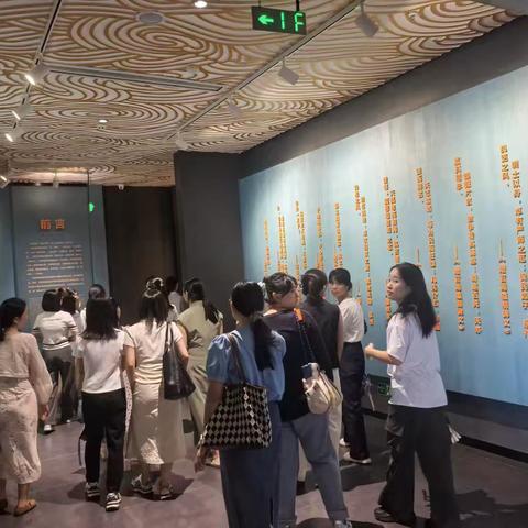 海口市秀峰实验学校初中语文组教师海瑞文化公园学习活动