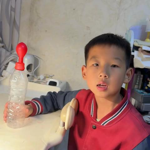 横峰一小四（3）班邓书辰科学小实验五《模拟人体呼吸过程》
