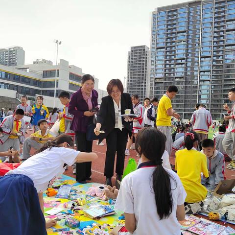 【未央教育】《童心聚力，爱心传递》——西安市东元路学校“小葵花”义卖活动