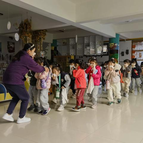 预防为主、生命至上——西安高新区第五十二幼儿园消防逃生疏散演练