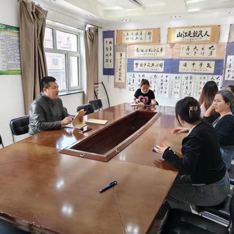 森工街道党工委书记深入社区开展党建监督检查工作