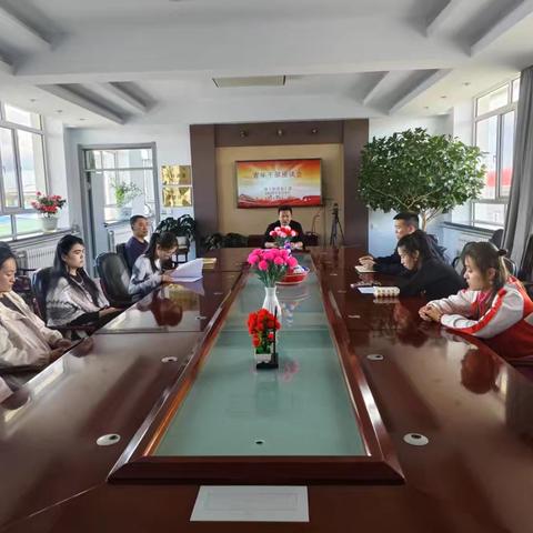 森工街道党工委召开“谈理想 正三观”青年干部座谈会