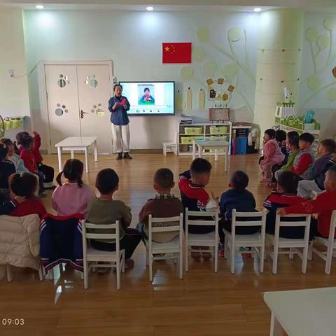 中瀛御景幼儿园•中二班艺术领域手工活动 《有趣的圣诞袜》科学领域数学活动《目测数群》