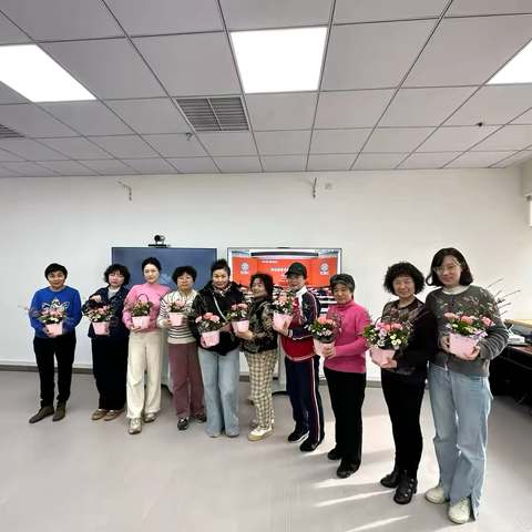 芳菲共赏 情暖青泥——工商银行青泥洼桥支行营业部三八节插花沙龙活动