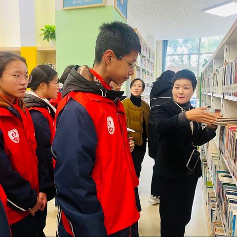图书整理 志愿先行一“孝德志愿者”走进图书馆