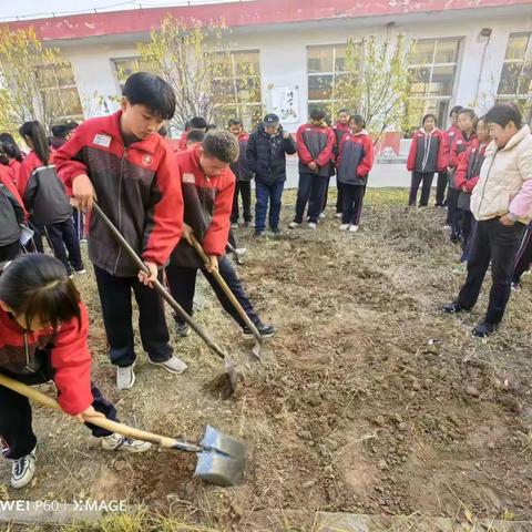 自己动手精耕细作，打造劳动实践基地                                 祁县五中开辟劳动基地纪实