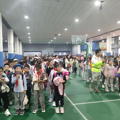 重庆市渝中区望龙门小学校三年级四班丨行走的思政课：“唱响自然之歌 领悟生态之美”主题研学活动