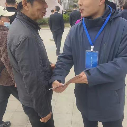 "筑牢金融安全盾！义马支行营业室'3.15'防诈反假宣传在行动"