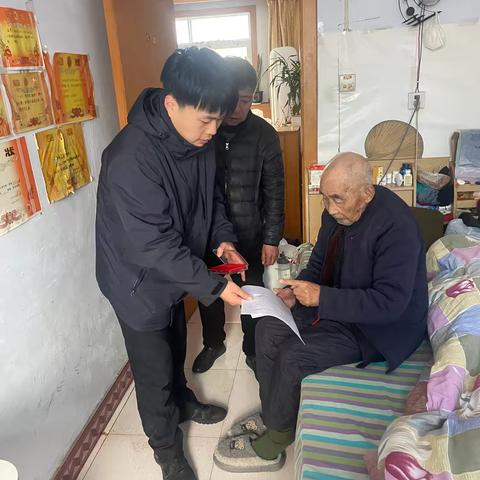 金融服务不落一人！义马支行营业室为特殊客户提供上门业务办理"