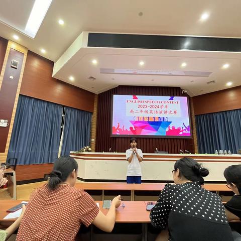 “英”姿飞扬 “语”溢校园 | 高二年级英语演讲比赛顺利圆满举行
