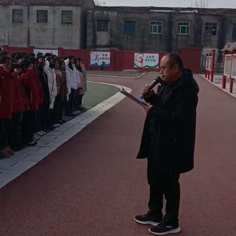 学习宪法   遵守宪法   维护宪法 ———裴桥镇夏桥中学“宪法晨读”活动纪实